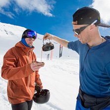 Johan Lundqvist serveras lyxkaffe direkt efter vin.