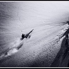 Bj&ouml;rn hittar ett parti med extra fluffig sn&ouml; ned. Foto: Martin Magnusson. &Aring;kare: Bj&ouml;rn Helld&eacute;n.