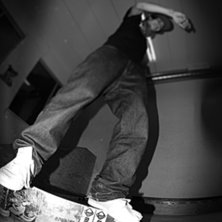 Jooy k&ouml;r lite flat. Foto: Oskar Eklind. &Aring;kare: Johan Lundberg.