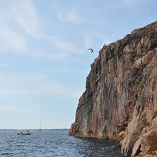 Utanf&ouml;r Bohusmalm&ouml;n ligger denna p&auml;rla. 21 m fr. Foto: Gustav Ohlsson. &Aring;kare: Oskar Holmblad.