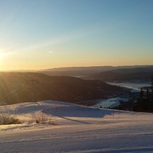Str&aring;lende sol og fine forhold i bakken
Vi hadde e.