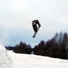 Byggde hopp och k&ouml;rde &ouml;ver v&auml;gen, drog med skot. Foto: Martin Falk. &Aring;kare: Fredrik &Auml;rlemar.