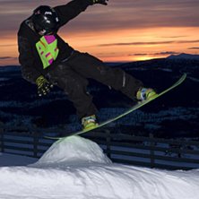 Nisse mot solnedg&aring;ng &ouml;ver trysil. Foto: Dennis Svensson. &Aring;kare: Nisse.