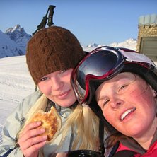 V&auml;l uppe, efter morgon hikingen, i soluppg&aring;ngen . Foto: Maria. &Aring;kare: Vera o Maria.