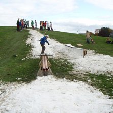 studsar lite p&aring; railen. Foto: Patrik Lind. &Aring;kare: Anton Lind.