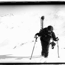 P&aring; v&auml;g mot utf&ouml;rs&aring;kning bland bergen n&aring;gon st. Foto: Bj&ouml;rn Bonthron. &Aring;kare: Niklas Bergqvist.
