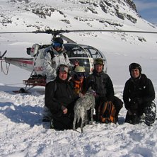 En fin dag f&ouml;r Heliskiing. Foto: Piloten. &Aring;kare: Jag, Hasse, Guiden &aring; ett par som ja inte minns namn p&aring; nu..