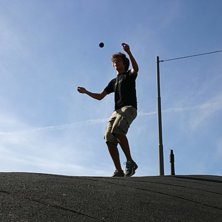 Lite footbag fr&aring;n extremejuggling. Foto: Gustav Ekroth. &Aring;kare: Anton Strandberg.