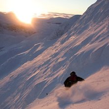 Sista &aring;ket f&ouml;r dagen, novembersolen &auml;r p&aring; v&auml;g. Foto: Daniel forsberg. &Aring;kare: Tobias thrysen.
