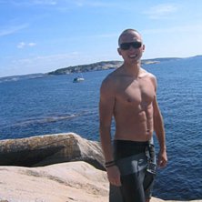 Letar klippor att hoppa fr&aring;n.... :). Foto: Dennis Andersson. &Aring;kare: Adam Claeson.