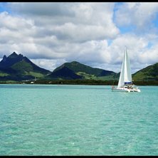 Var ute och segla katamaran utanf&ouml;r Mauritius. Foto: Simon Pont&eacute;r. &Aring;kare: Andra halvan av gruppen.