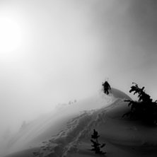 Boothike i slackcountry en mistymorning..