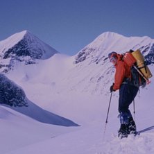 P&aring;v&auml;g ned mot Nallostugan. Foto: Niklas Wingborg. &Aring;kare: Martin Johansson.
