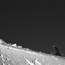 vi gick upp p&aring; ett passande st&auml;lle och byggde os. Foto: Joel Bergqvist. &Aring;kare: Jocke.