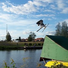 S&aring;g en tia i kicken, kunde inte sl&auml;ppa blicken a. Foto: Tomas Persson. &Aring;kare: Oskar Bergsman.