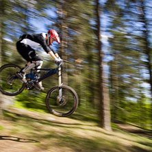 Danne i ett fartdropp. Foto: Mattias Johansson. &Aring;kare: Danne Olsson.