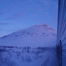 P&aring; v&auml;g hem. Taget fr&aring;n utsidan av t&aring;get..... Foto: Petter Torg&aring;.