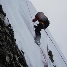 P&aring;sk i Viterskalsstugan, kl&auml;ttring i b&auml;ckravine. Foto: Ronnie Magnusson. &Aring;kare: Chatarina Larson.