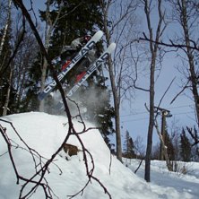 en truckdriver p&aring; en &ouml;versn&ouml;ad sten. Foto: Alexander Bod&eacute;n. &Aring;kare: Gustav Bod&eacute;n.