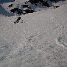 Br&auml;nner lite sk&ouml;nt slask p&aring; v&aring;rkanten, maroi -. Foto: Martin Ekelund. &Aring;kare: Jesper Jeppsson.