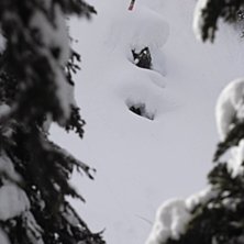 Henke Windstedt drar en 360 Japangrab fr&aring;n en pil. Foto: Mattias Fredriksson. &Aring;kare: Henrik Windstedt.
