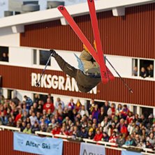 Wille Lindberg showar f&ouml;r publiken under Pelikanf. Foto: Mattias Johansson. &Aring;kare: Wille Lindberg.