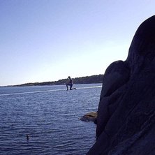 jag o n&aring;gra kompisar tr&ouml;ttnade p&aring; bryggan d&aring; b. Foto: hannes. &Aring;kare: Dennis ring.