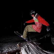 vi byggde lite roligt med lastpallar. Foto: christoffer wasteg&aring;rd. &Aring;kare: johan dahlstedt.