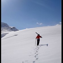 Vandrar upp&aring;tt f&ouml;r att hitta pudret. Foto: Per Almhorn. &Aring;kare: Calle Almhorn.