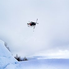en liten snurr gjord av rassmus hagberg i svarta l. Foto: Albert engstr&ouml;m. &Aring;kare: Rassmus hagberg.