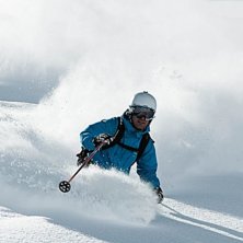 Kort &aring;k beh&ouml;ver inte inneb&auml;ra puderbrist.. Foto: Powder Department Stubaier Gletscher.