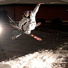 vi byggde galnaste big jumpet och hoppade i det.. Foto: Alexander Runhellen. &Aring;kare: oscar wester.