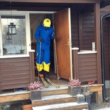 @KlasH p&aring; v&auml;g ut genom d&ouml;rren f&ouml;r att h&auml;mta m.