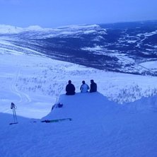 chilling on da monsterkick. Foto: andre vik. &Aring;kare: crille , jonatan, erik.