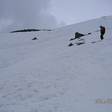 En liten slask lavin ner f&ouml;r nordalsbranten....... Foto: Henning Holmberg. &Aring;kare: Kevin Bergstr&ouml;m.