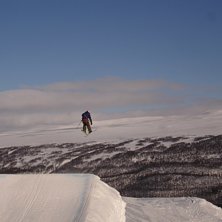 jo p&aring; det stora hoppet (fast g&ouml;r inget). Foto: simon berggren. &Aring;kare: fredrik berggren.