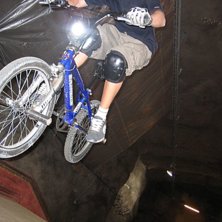 ett littet hopp p&aring; streetavdelningen. Foto: Niclas Nyl&eacute;n. &Aring;kare: Joakim Weglin.