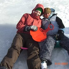 Foto: malin karlsson. &Aring;kare: sandra och elin ute p&aring; en bl&aring;sig tur med stj&auml;rt lappen.