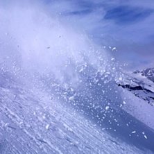 N&aring;gonstans i sn&ouml;molnet hittar ni en spets p&aring; en. Foto: Kristian Tullh&ouml;g. &Aring;kare: Chris Thorne.