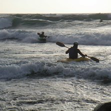 Kajaksurf.... Foto: Jonas Arvidsson.