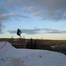 Naajs hopp med upplysning o bakrunden ville flyga . Foto: Johan Sj&ouml;gren. &Aring;kare: Filip W&auml;stberg.