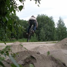 hopp. Foto: Robin Pouzar. &Aring;kare: Emil Dahlenlund.