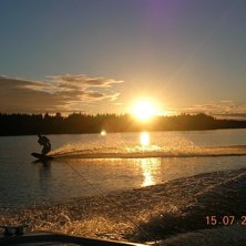 en natt med wakeboard,dragen med en wellcraft.. Foto: jonatham bj&ouml;rkskog. &Aring;kare: jag.bj&ouml;rn ahlskog.