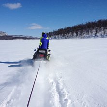 Ibland kan man f&aring; skoterskjuts tillbaka!. Foto: Gustav Corin.