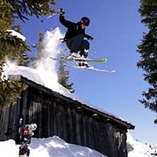 Hallberg flyger!. Foto: Nicklas Holmberg. &Aring;kare: Daniel Hallberg.