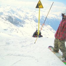 &amp;quot;Hj&auml;lp&amp;quot; skriker Mikael, h&auml;ngan. Foto: Hans Karlsson. &Aring;kare: Hannes och Mikael.