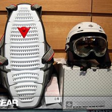 Nya utrustningen: Dainese Ryggskydd och Sweet Troo. Foto: Tobias &Ouml;hlander.