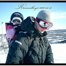 Mindra, 8 m&aring;nader, g&ouml;r premi&auml;r i backen!. Foto: Veira Hasselsten. &Aring;kare: Mindra &amp;amp; Erik.