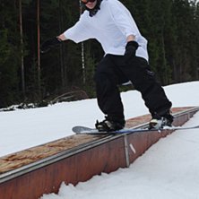 tailslide p&aring; rommes &uuml;berbox.. Foto: Nico. &Aring;kare: Henke Gustavsson (jag).