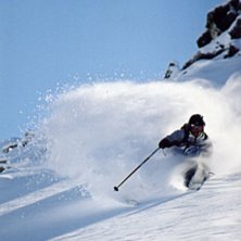 Martin pl&ouml;jer fantastiskt puder ovanf&ouml;r Lac du L. Foto: Daniel Eriksson. &Aring;kare: Martin Bengtsson.